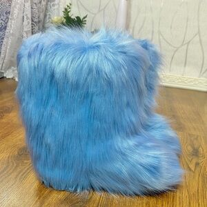 🎀🌷🩵 Fluffy Blue Faux Fur Winter Boots 🩵🌷🎀 NWT